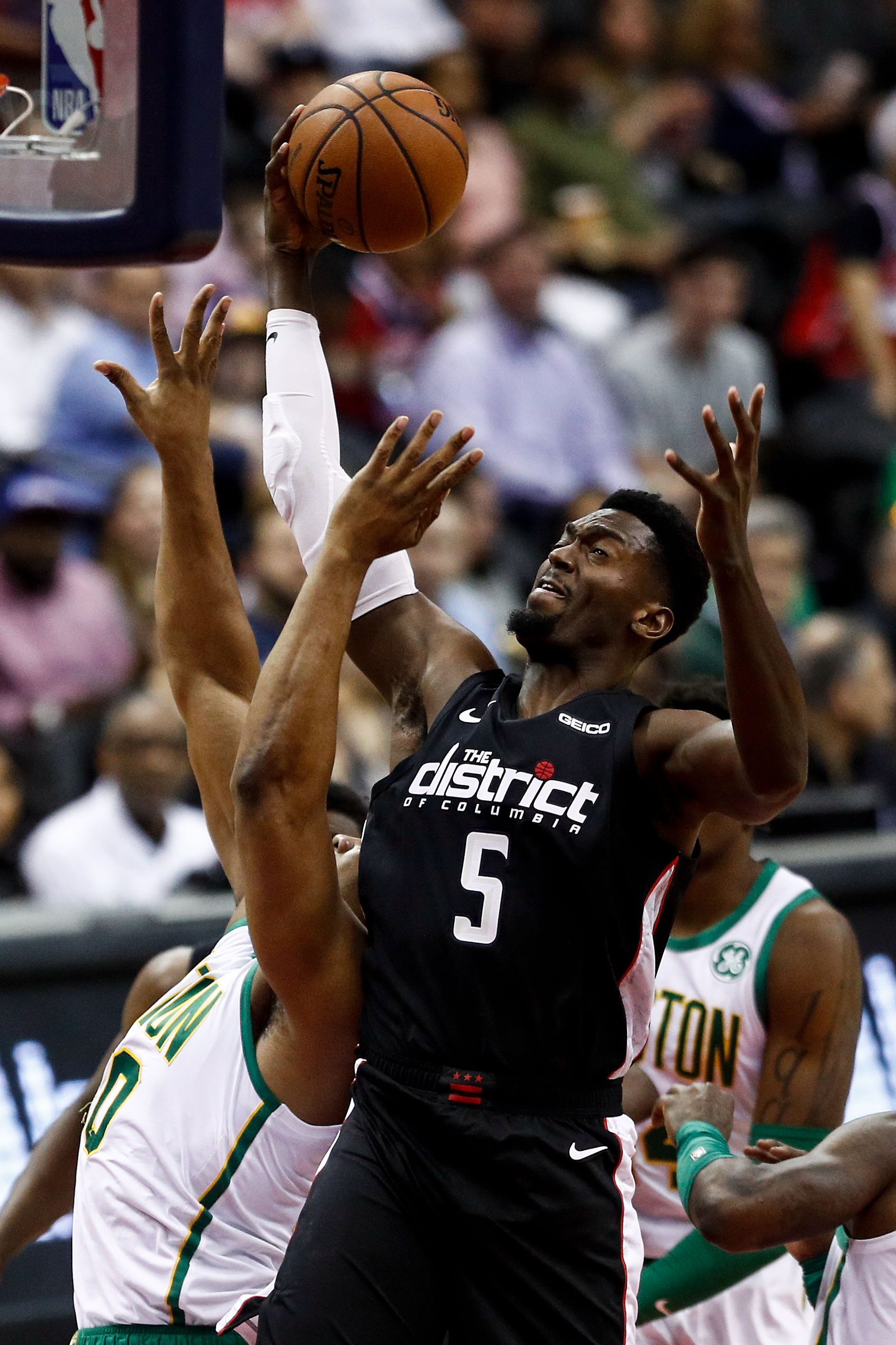 爱游戏下载- 从葡萄牙体育临场应变备战足总杯到加时末段华盛顿奇才调整名单以备全明星赛，科维托娃在篮网比赛中出色防守