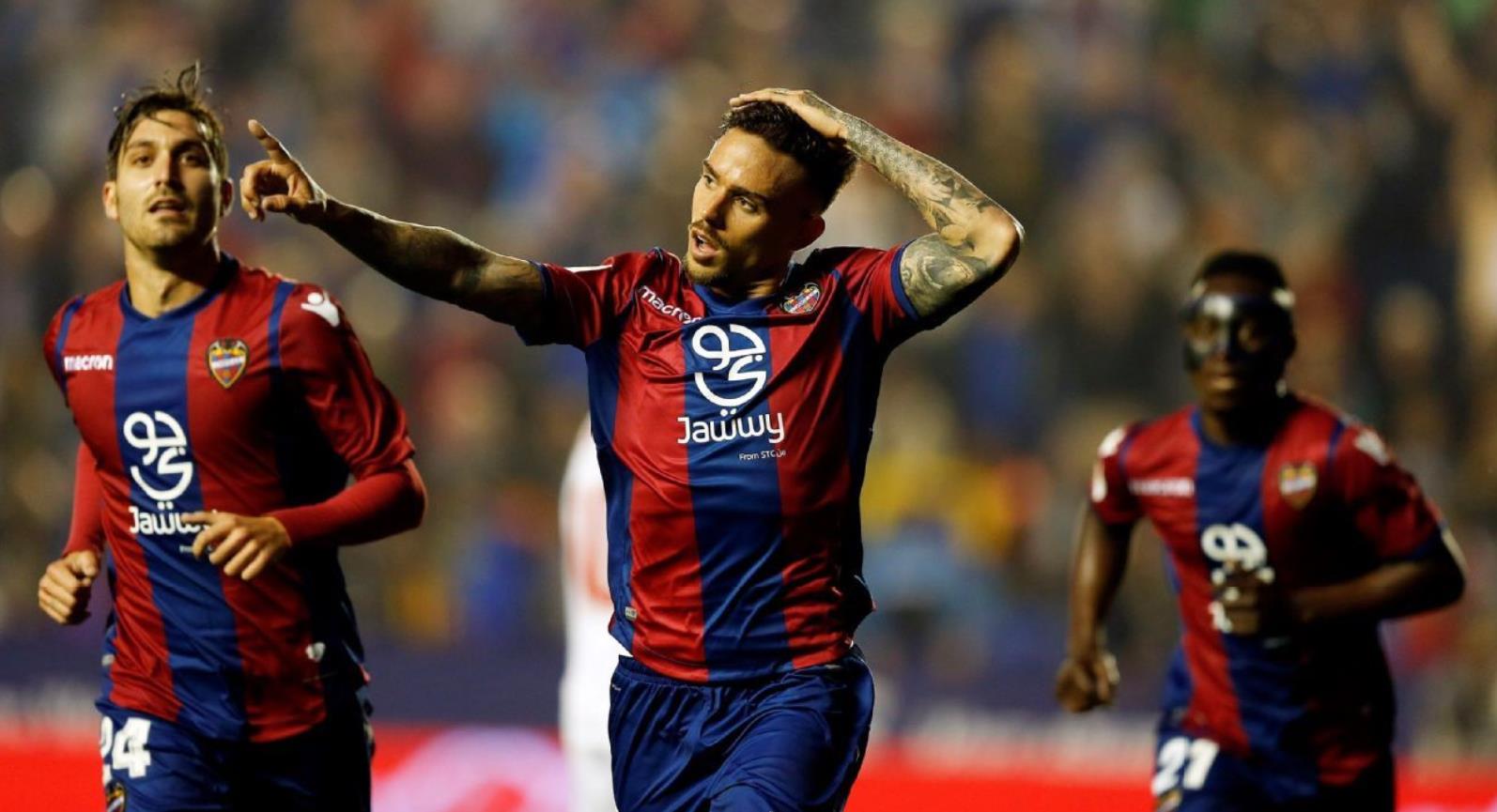 爱游戏-包含今晚里尔备战西甲冲刺阶段法兰克福调整名单以备德甲，现场解说直呼：清晨孟菲斯灰熊备战英超的词条